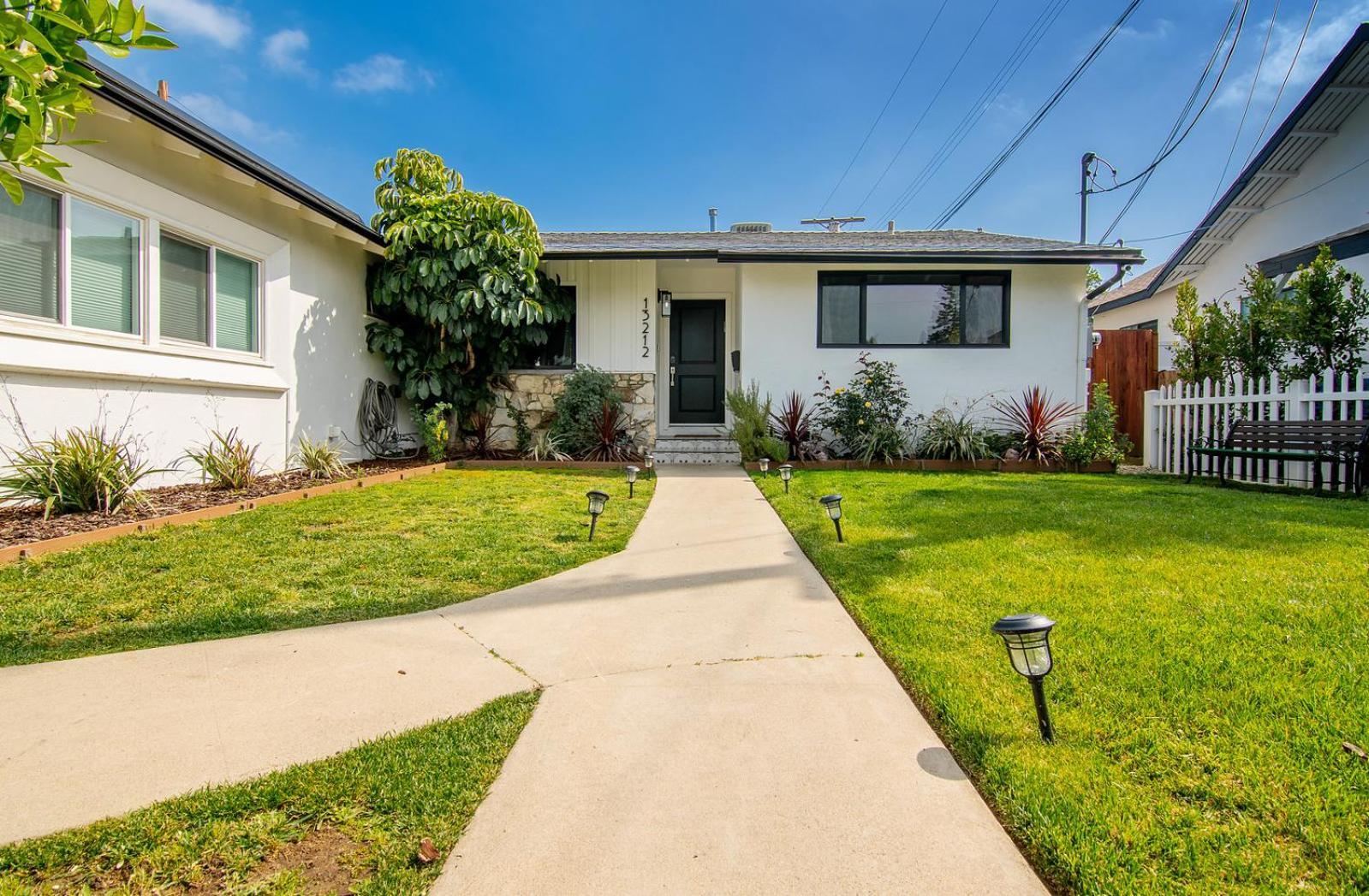 Beautiful Large + Pool Villa Los Angeles