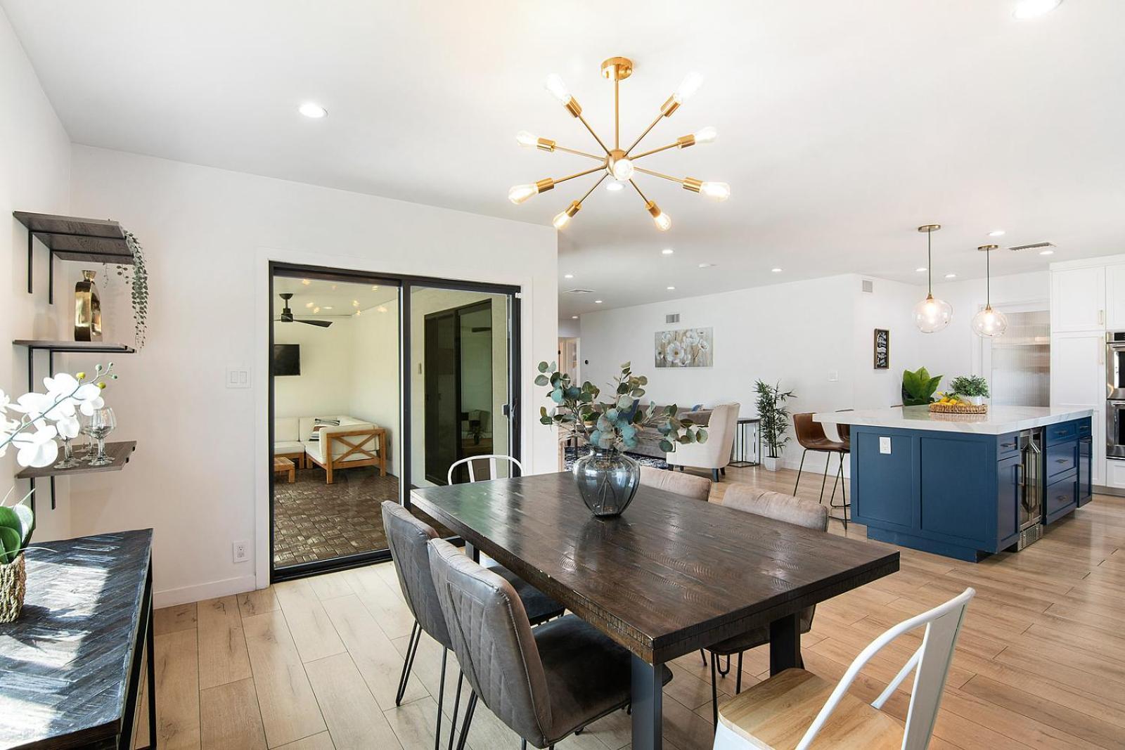 Beautiful Large + Pool Villa Los Angeles